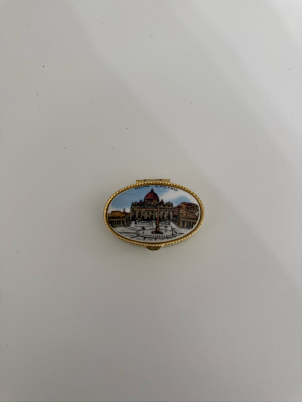 Vintage Roma S. Pietro Porcelain Pill Box Trinket Box Vatican Rome Souvenir Gold
